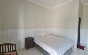 OYO 90831 Hotel Gardenia Prambanan